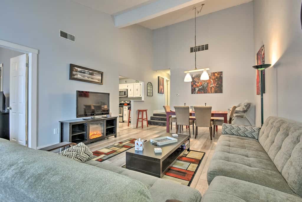 Near Mt Airy Casino: Mount Pocono Condo w/ Balcony