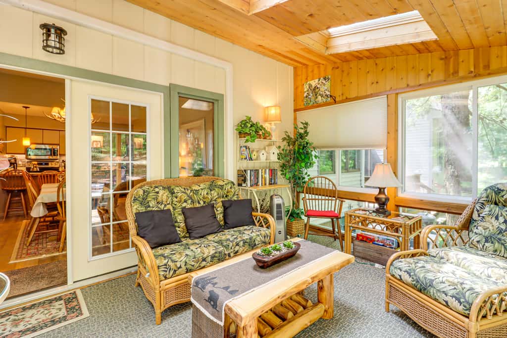 Walk to Dining! Townhome 1 Mi to Big Boulder Mtn
