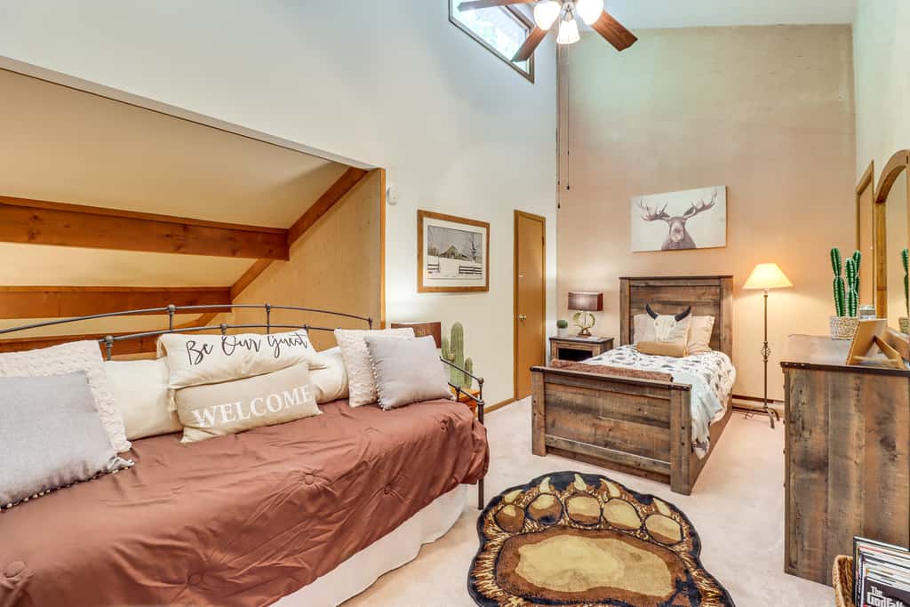 Walk to Dining! Townhome 1 Mi to Big Boulder Mtn