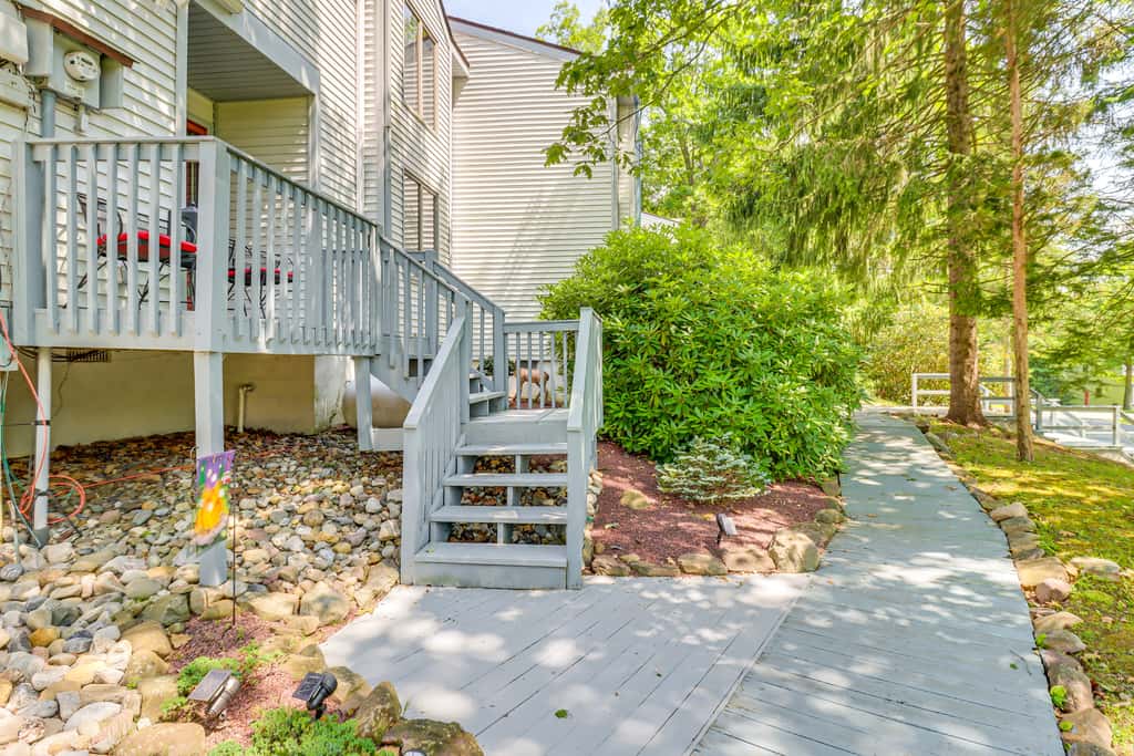 Walk to Dining! Townhome 1 Mi to Big Boulder Mtn
