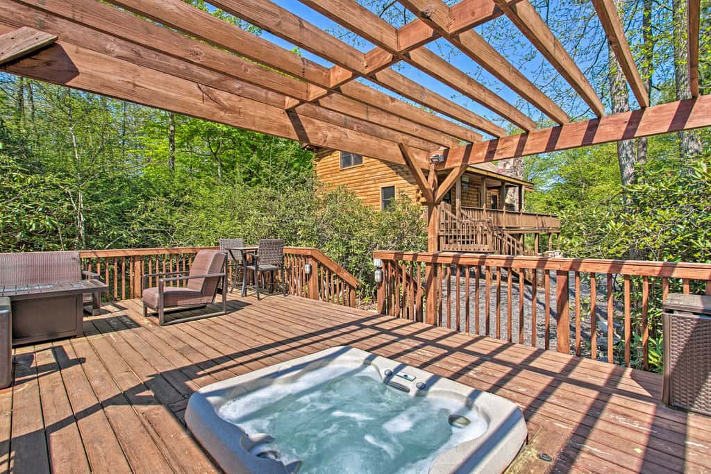 Fire Pit & Hot Tub: Poconos Family Cabin!