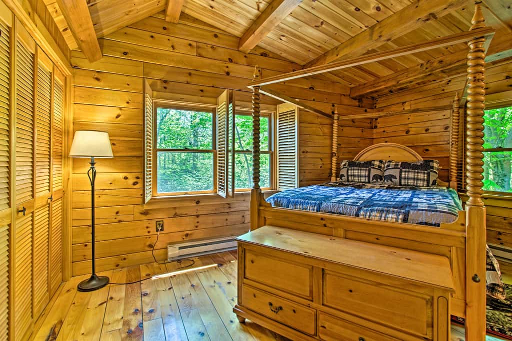 Fire Pit & Hot Tub: Poconos Family Cabin!