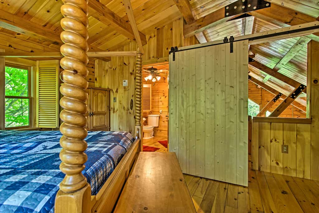 Fire Pit & Hot Tub: Poconos Family Cabin!