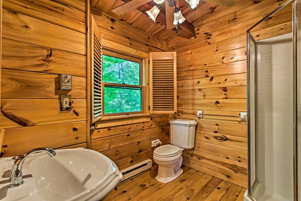 Fire Pit & Hot Tub: Poconos Family Cabin!