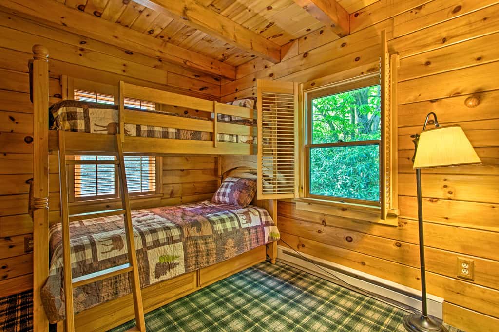 Fire Pit & Hot Tub: Poconos Family Cabin!