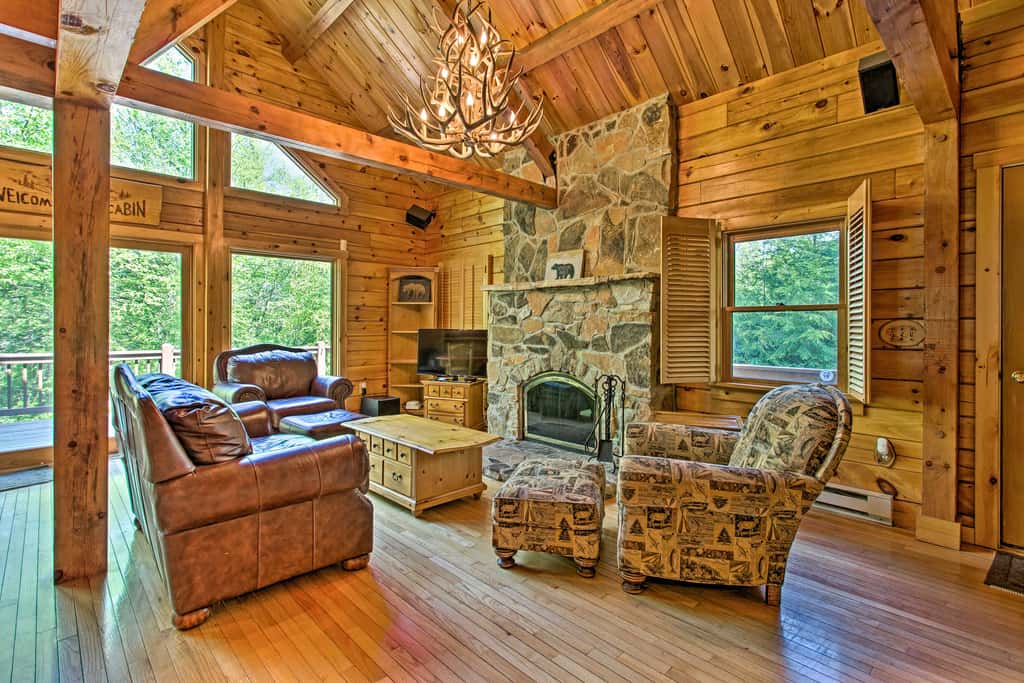 Fire Pit & Hot Tub: Poconos Family Cabin!