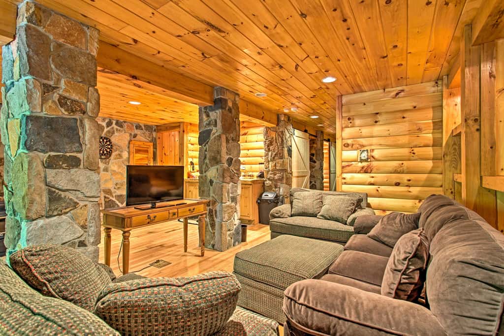 Fire Pit & Hot Tub: Poconos Family Cabin!