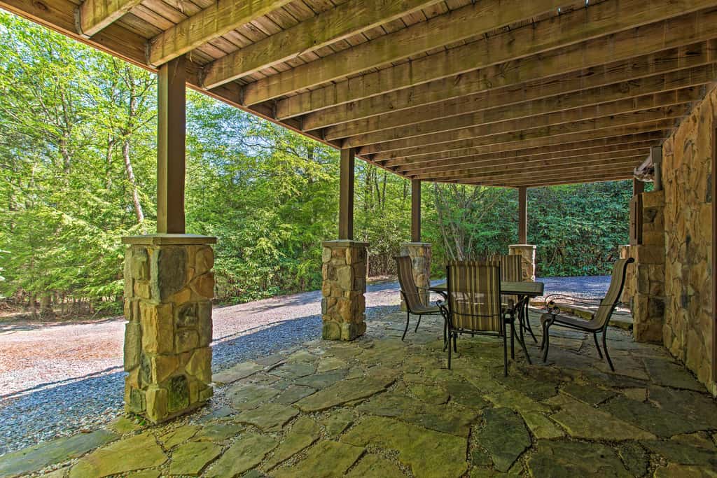 Fire Pit & Hot Tub: Poconos Family Cabin!