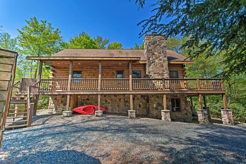 Fire Pit & Hot Tub: Poconos Family Cabin!