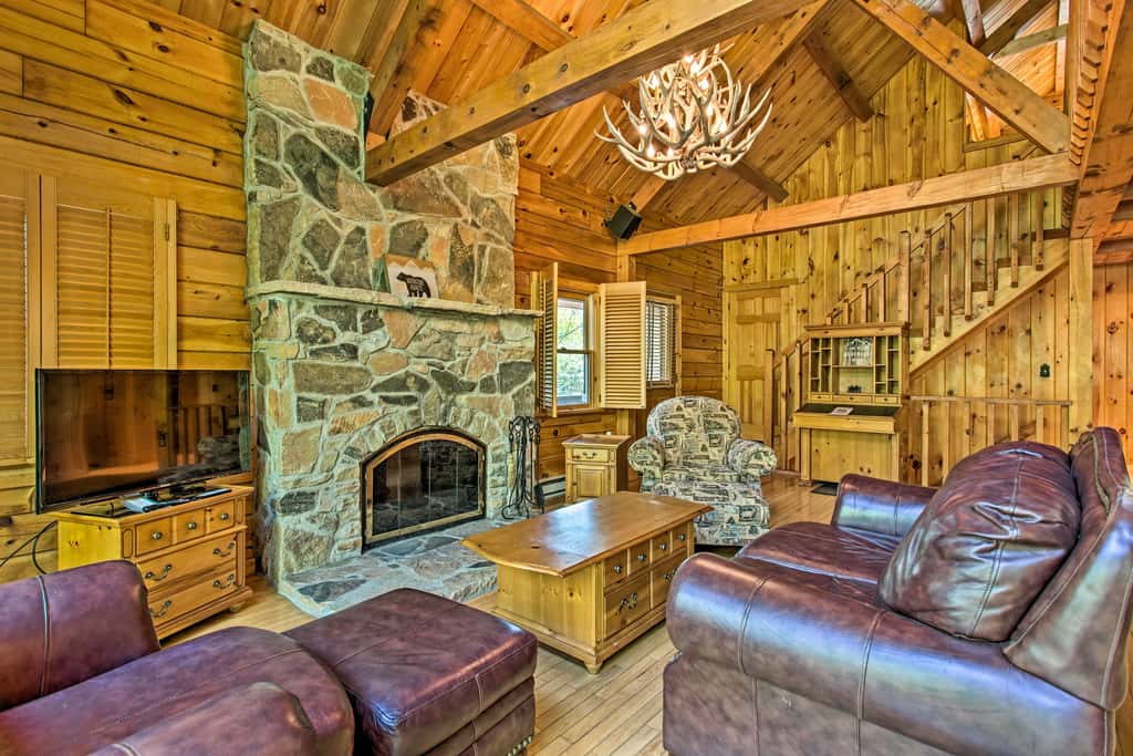 Fire Pit & Hot Tub: Poconos Family Cabin!