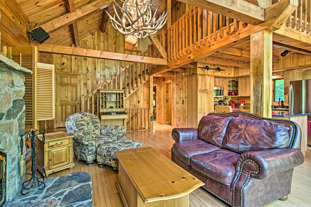 Fire Pit & Hot Tub: Poconos Family Cabin!