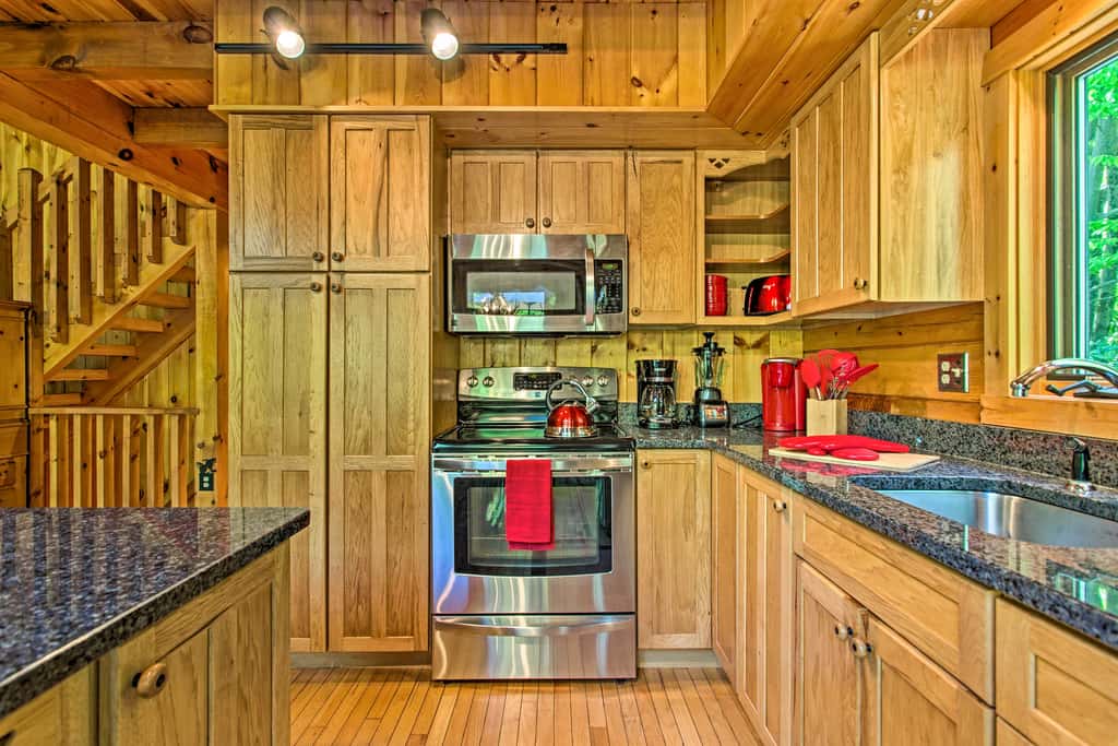 Fire Pit & Hot Tub: Poconos Family Cabin!
