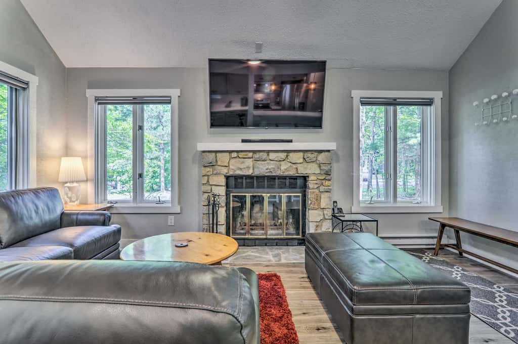 Unwind Fireside & Walk to Slopes! Poconos Getaway