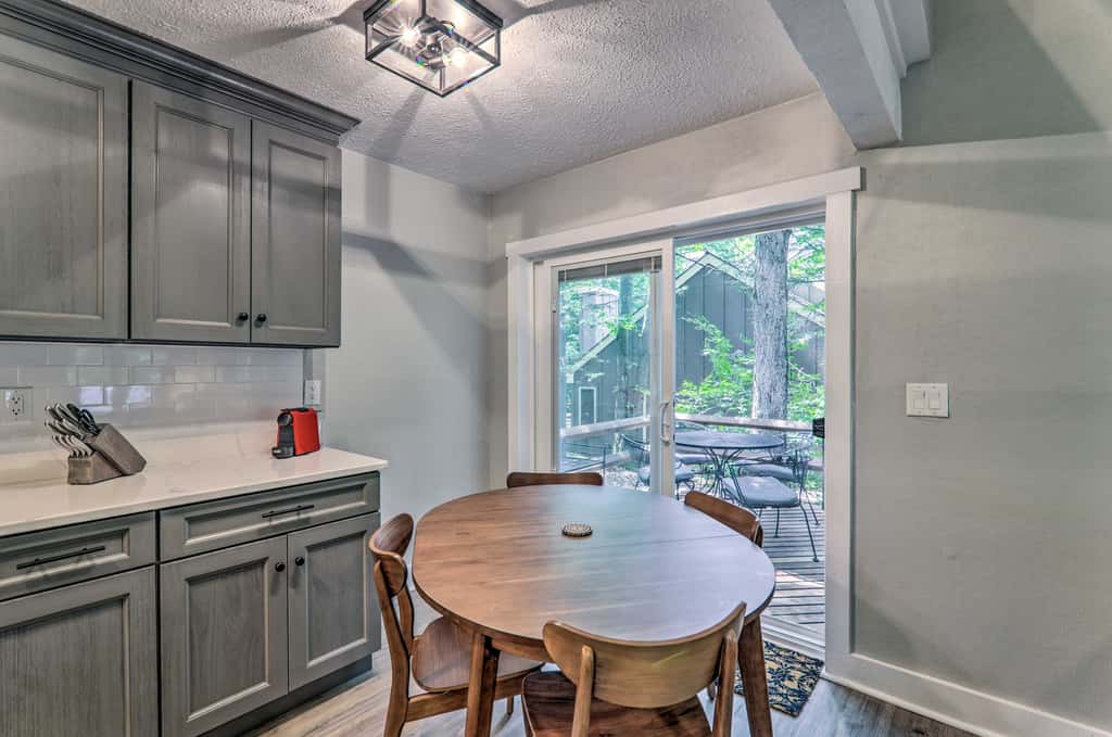 Unwind Fireside & Walk to Slopes! Poconos Getaway