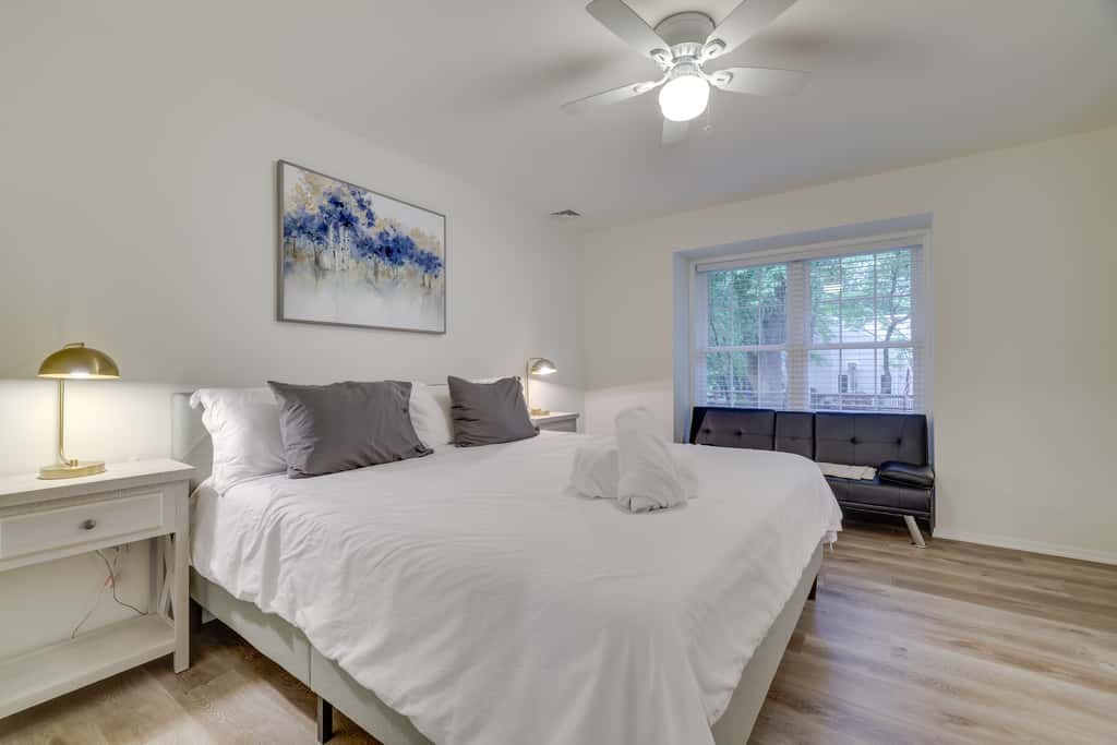 7 Mi to Camelback Mtn: Chic Penn Estates Home