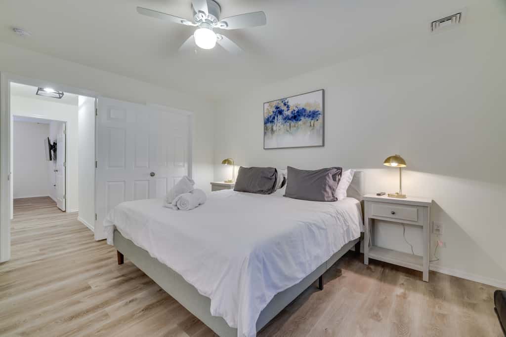 7 Mi to Camelback Mtn: Chic Penn Estates Home