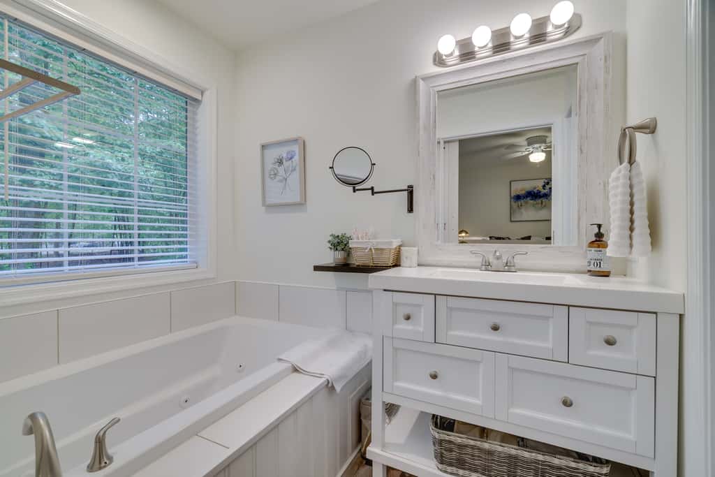 7 Mi to Camelback Mtn: Chic Penn Estates Home