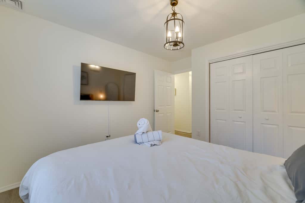 7 Mi to Camelback Mtn: Chic Penn Estates Home