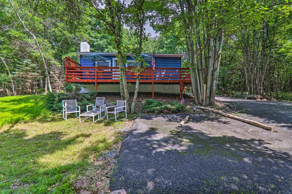 Fire Pit & Community Perks: Blakeslee Cottage!