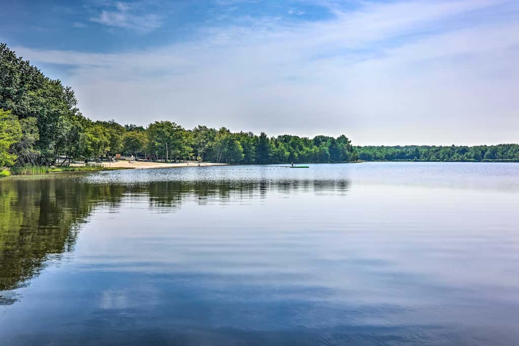 Fire Pit & Community Perks: Blakeslee Cottage!