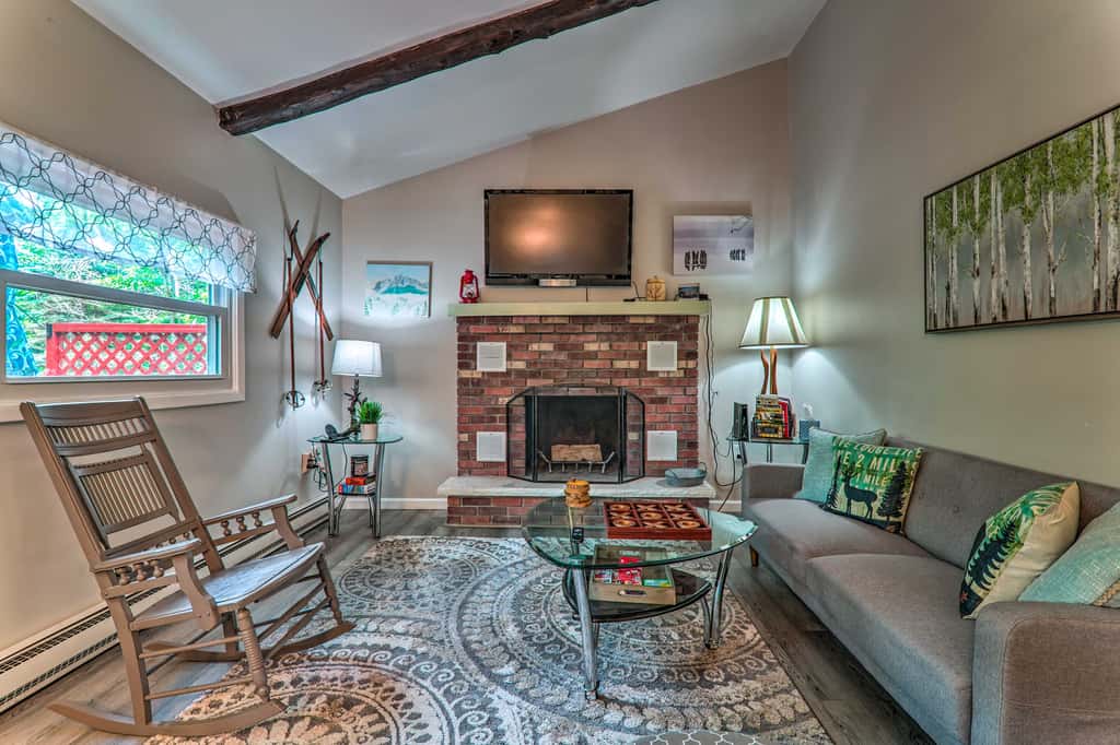 Fire Pit & Community Perks: Blakeslee Cottage!