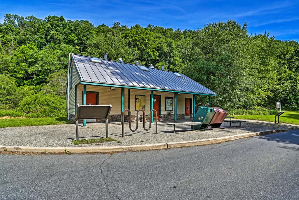 Deck & Gas Grill: Modern East Stroudsburg Home!