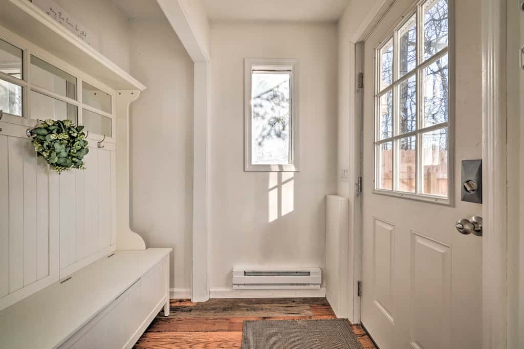 Hot Tub, Fire Pit & Game Room: Tobyhanna Home!