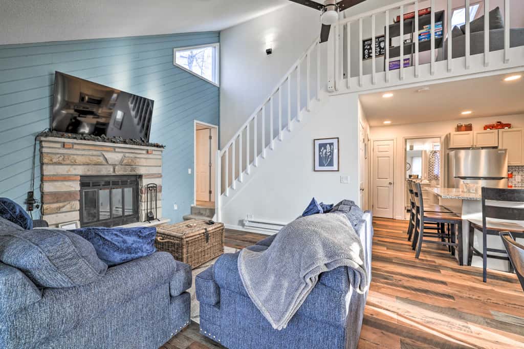 Hot Tub, Fire Pit & Game Room: Tobyhanna Home!