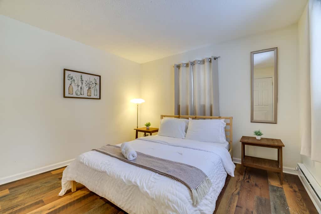 Hot Tub, Fire Pit & Game Room: Tobyhanna Home!