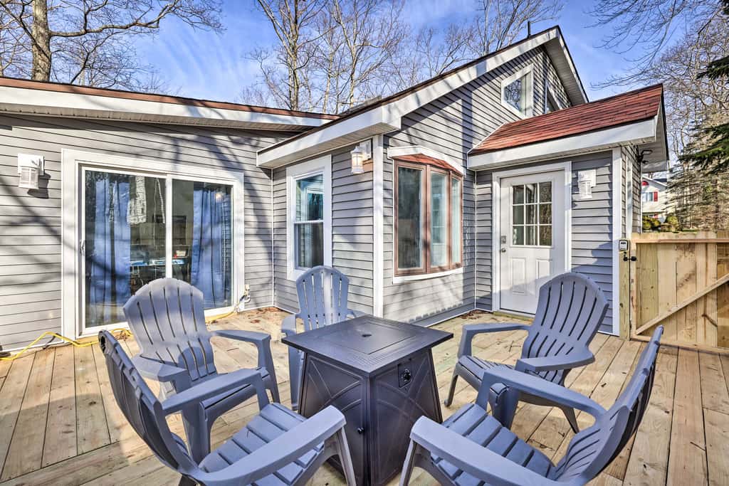 Hot Tub, Fire Pit & Game Room: Tobyhanna Home!