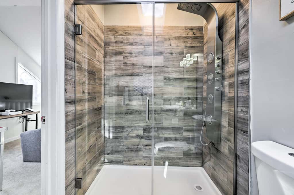 Hot Tub, Fire Pit & Game Room: Tobyhanna Home!