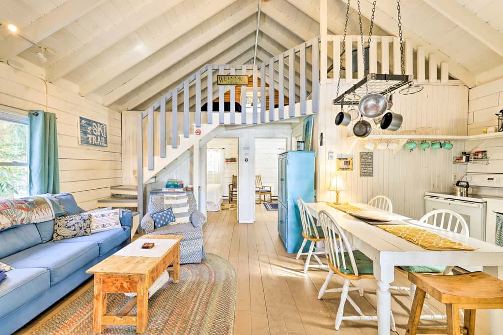 Private Lake Access & Canoes: Pennsylvania Cottage