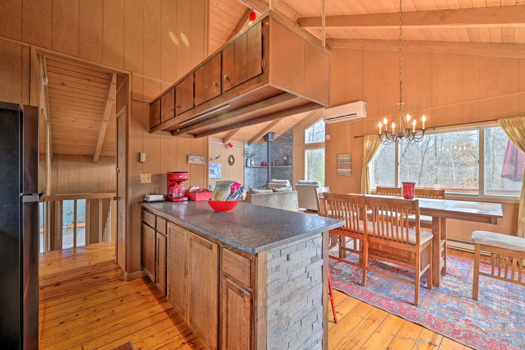 Fire Pit & Grill: Lakefront Poconos Cottage!