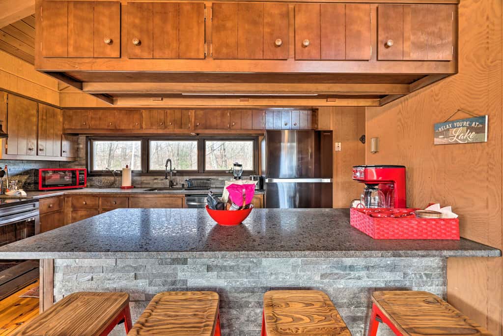 Fire Pit & Grill: Lakefront Poconos Cottage!