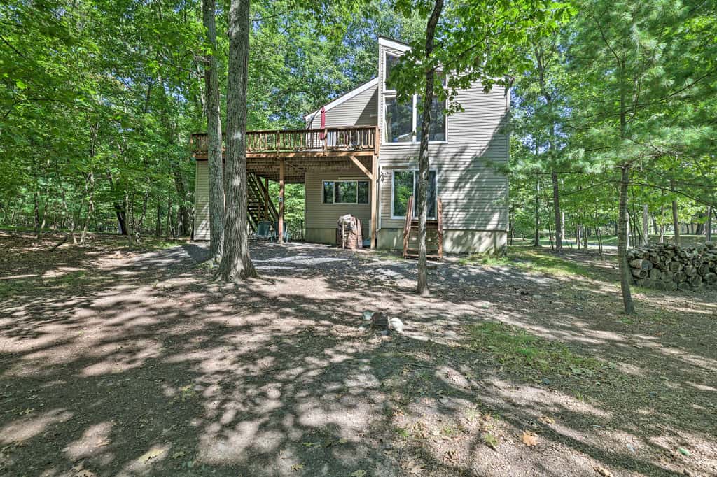 Fire Pit & Grill: Lakefront Poconos Cottage!