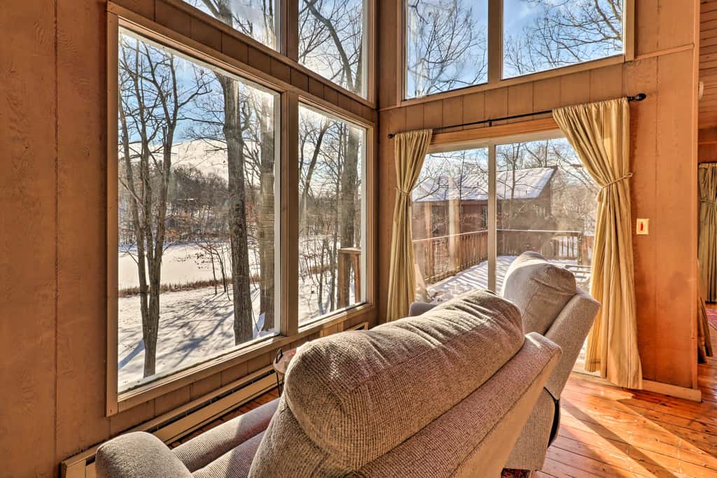 Fire Pit & Grill: Lakefront Poconos Cottage!