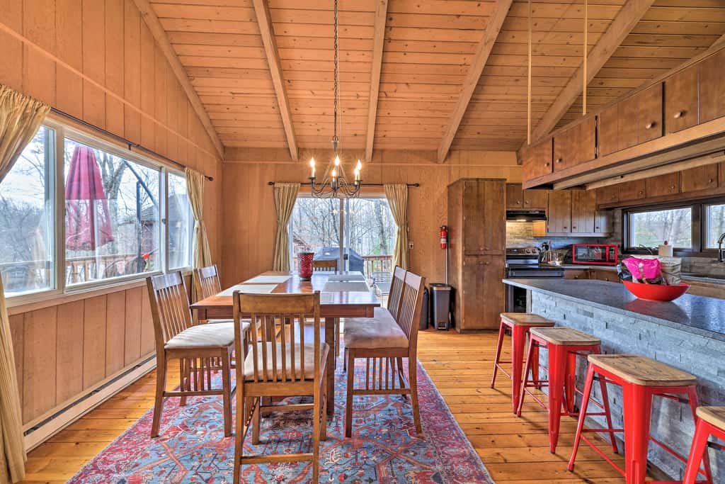Fire Pit & Grill: Lakefront Poconos Cottage!