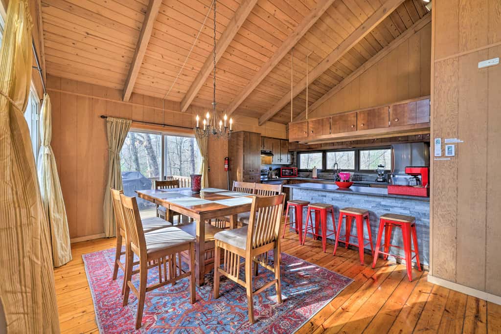 Fire Pit & Grill: Lakefront Poconos Cottage!