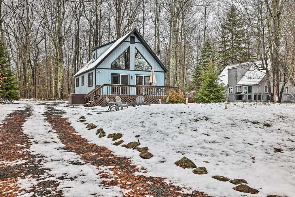 Walk to Arrowhead Lake: Cabin w/ Private Hot Tub!
