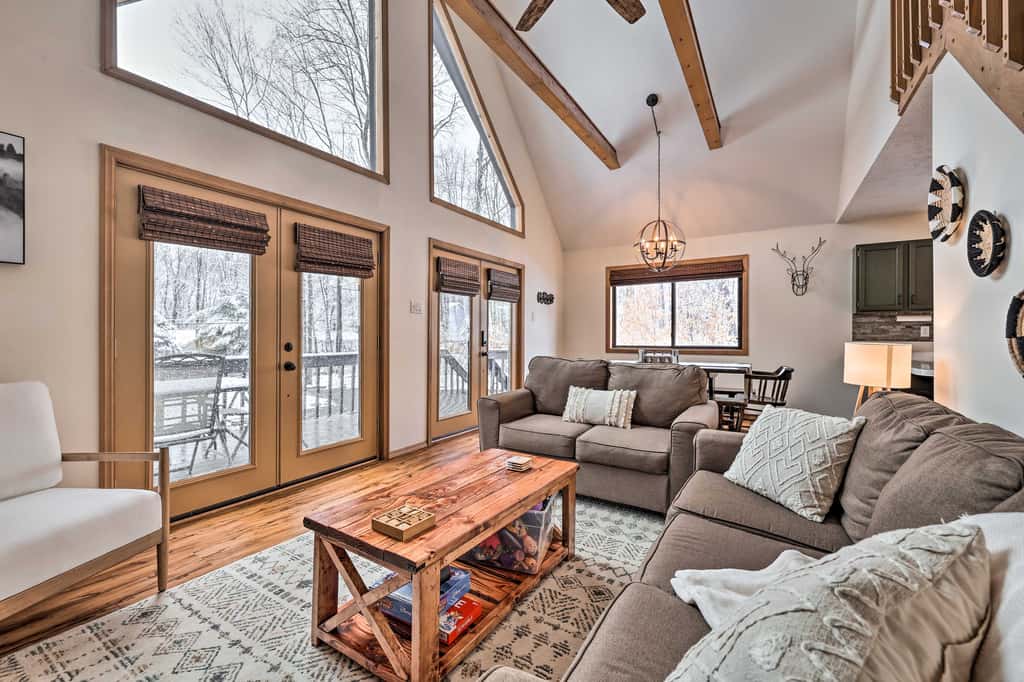 Walk to Arrowhead Lake: Cabin w/ Private Hot Tub!