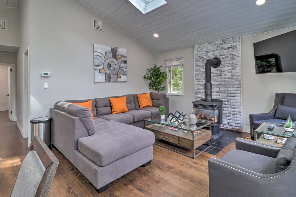6 Mi to Camelback Slopes! Home w/ Game Room