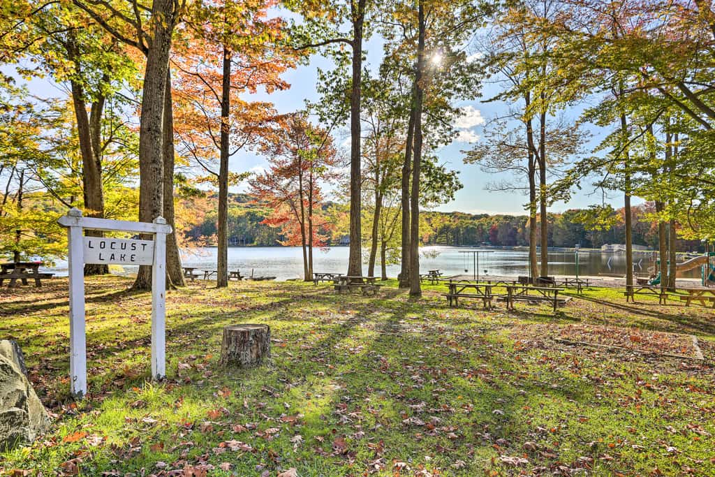 Pocono Lake Home w/ Fire Pit: Walk to Ski Hill!