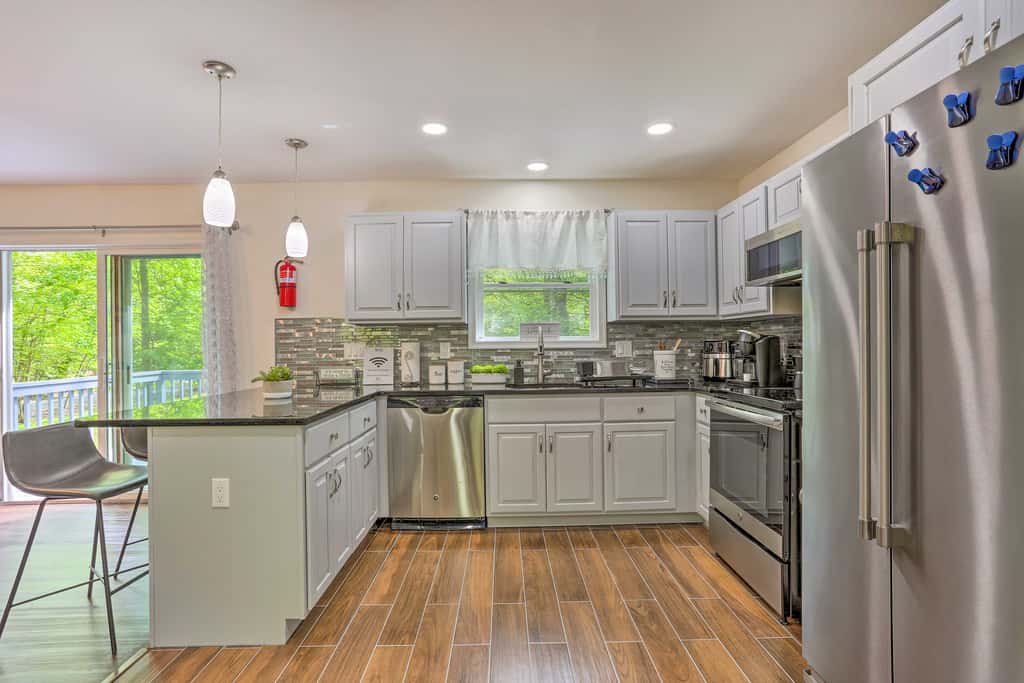 2 Game Rooms! Family Poconos Home 9 Mi to Slopes
