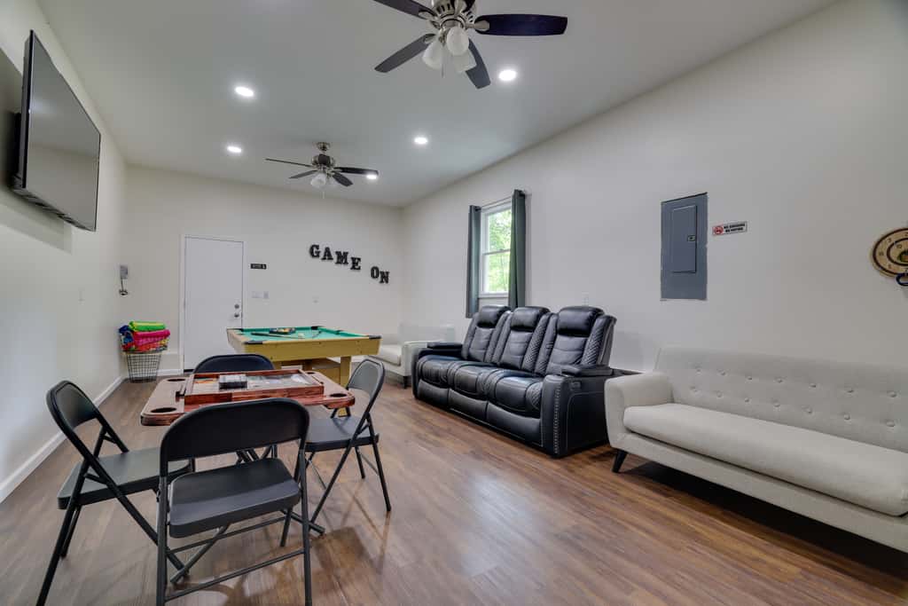 2 Game Rooms! Family Poconos Home 9 Mi to Slopes