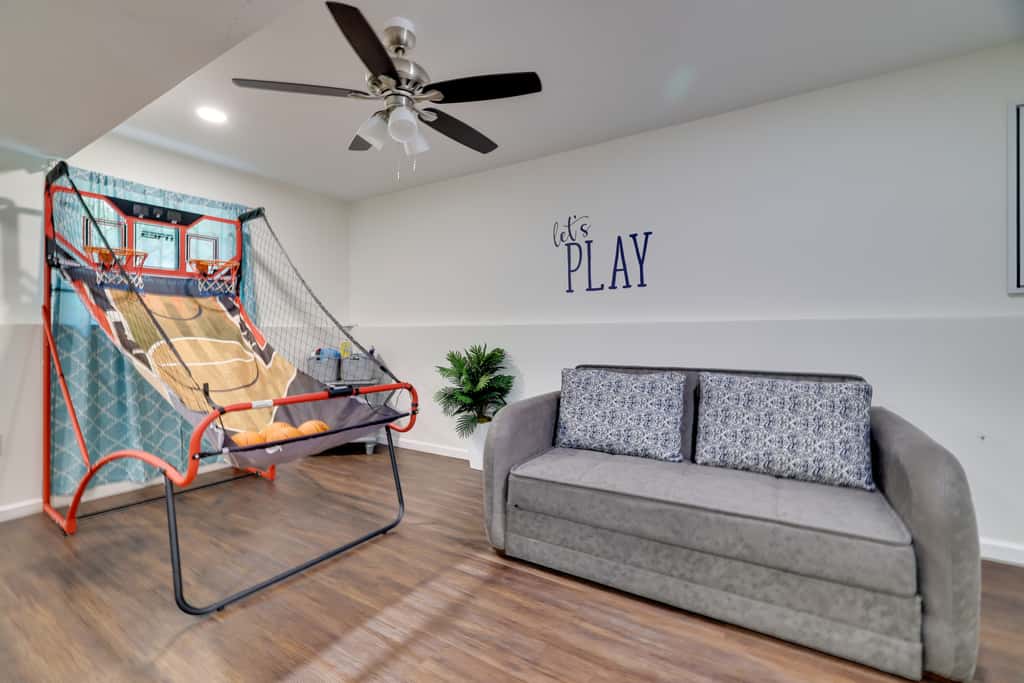 2 Game Rooms! Family Poconos Home 9 Mi to Slopes