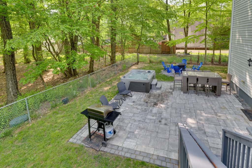 2 Game Rooms! Family Poconos Home 9 Mi to Slopes