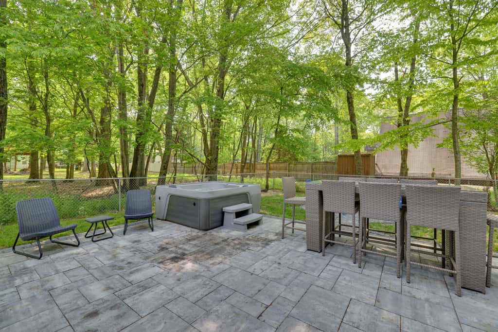 2 Game Rooms! Family Poconos Home 9 Mi to Slopes