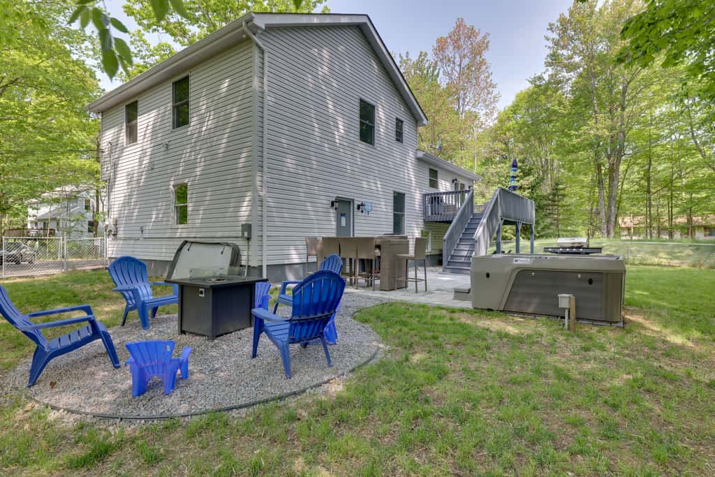 2 Game Rooms! Family Poconos Home 9 Mi to Slopes