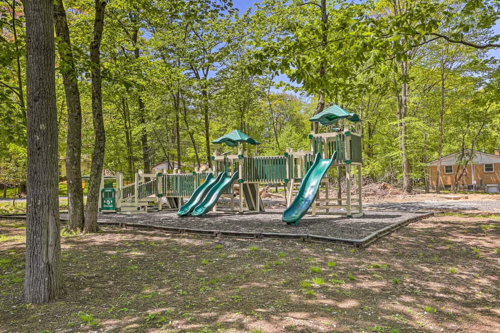 2 Game Rooms! Family Poconos Home 9 Mi to Slopes