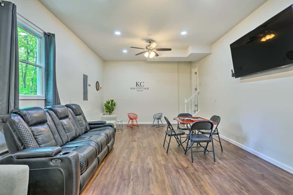 2 Game Rooms! Family Poconos Home 9 Mi to Slopes